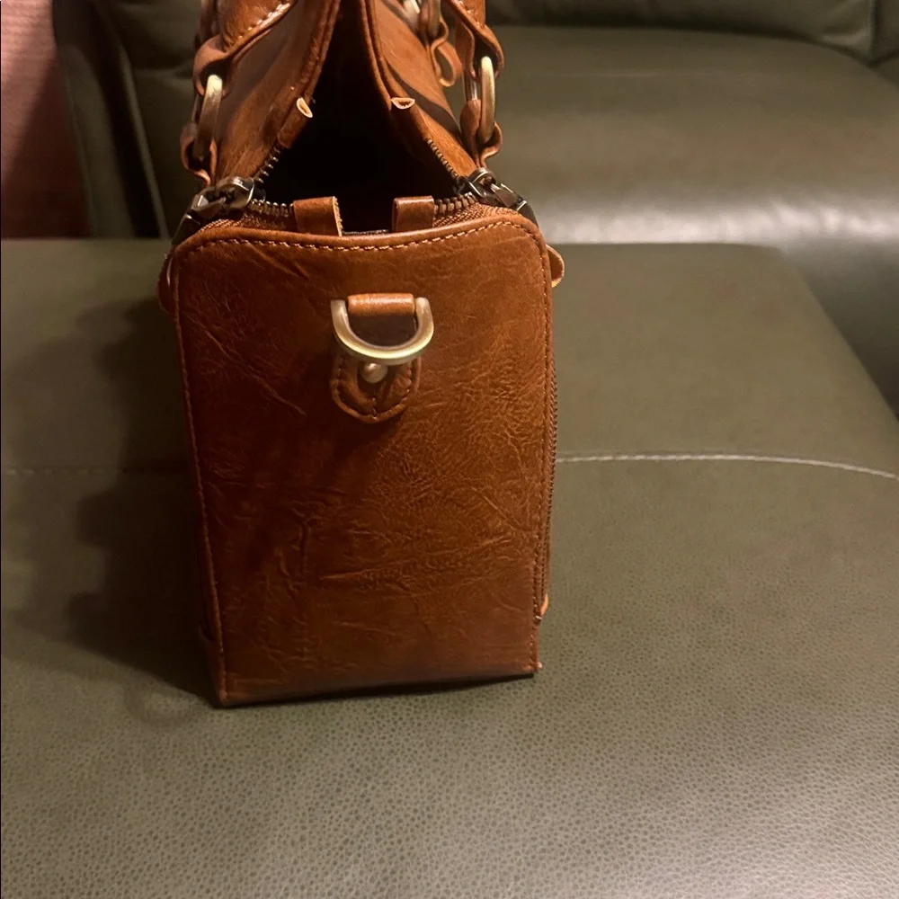 NEW, Cobbler Legend-Elegant Brown Leather Satchel - Picture 5 of 12